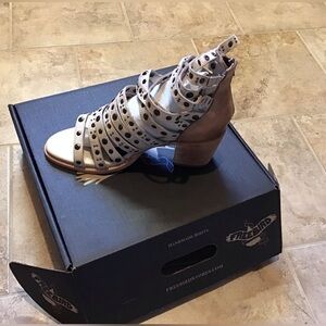 New Freebird Cannes women’s shoe size 11